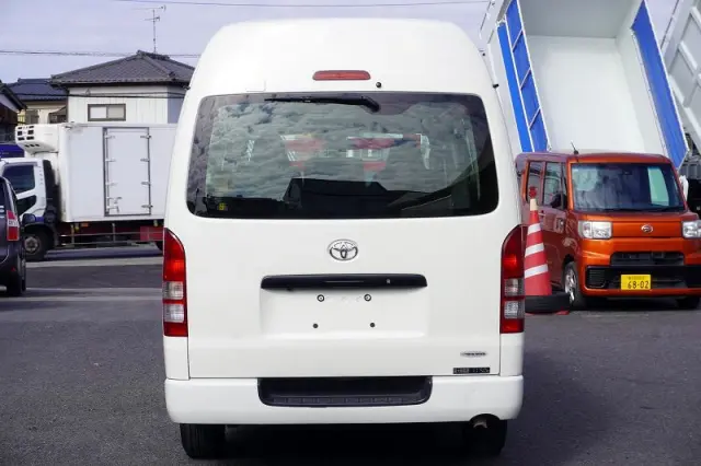 トヨタ ハイエースバン CBF-TRH200K(2WD)の写真4