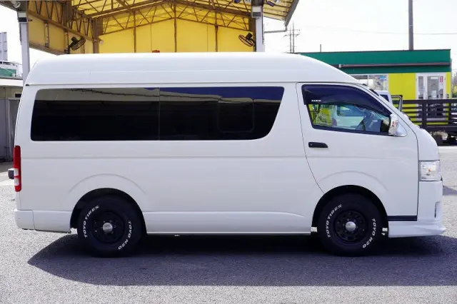 トヨタ ハイエースバン CBF-TRH200K(2WD)の写真5