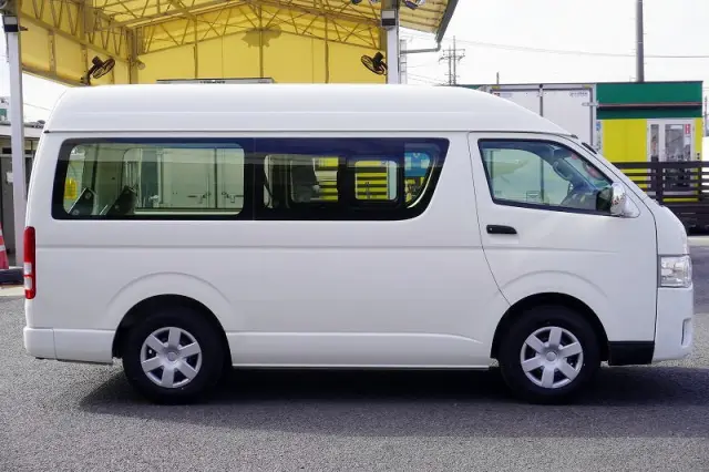 トヨタ ハイエースバン CBF-TRH200K(2WD)の写真5