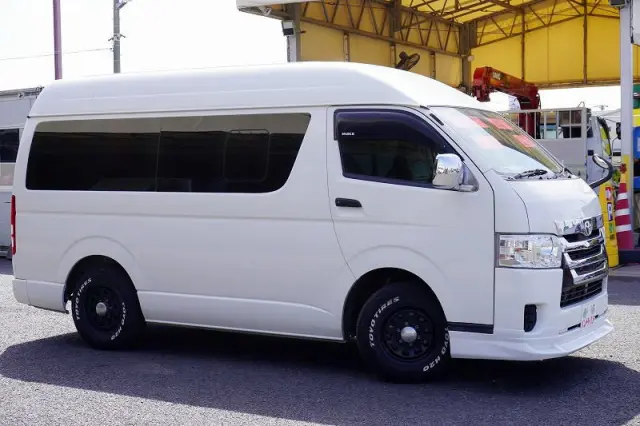 トヨタ ハイエースバン CBF-TRH200K(2WD)の写真6