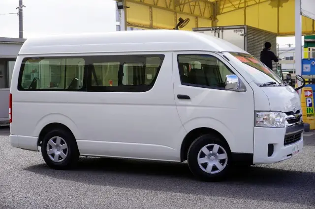 トヨタ ハイエースバン CBF-TRH200K(2WD)の写真6