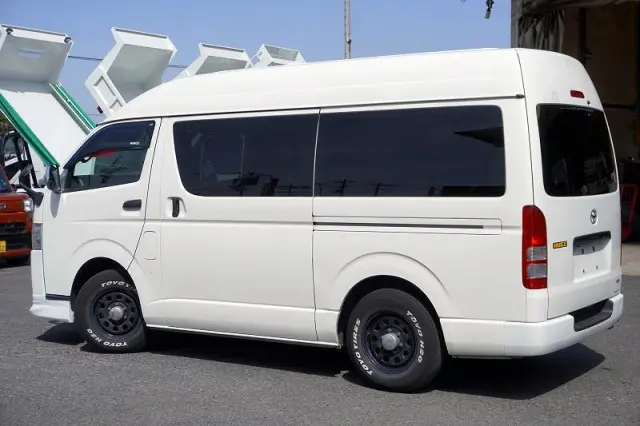 トヨタ ハイエースバン CBF-TRH200K(2WD)の写真7