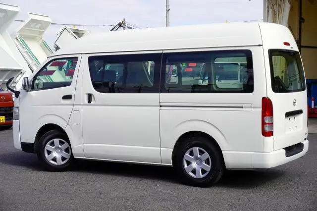 トヨタ ハイエースバン CBF-TRH200K(2WD)の写真7