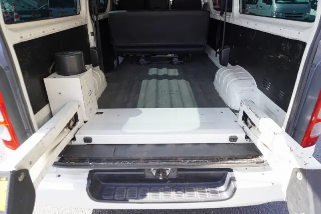 トヨタ ハイエースバン CBF-TRH200K(2WD)の写真16