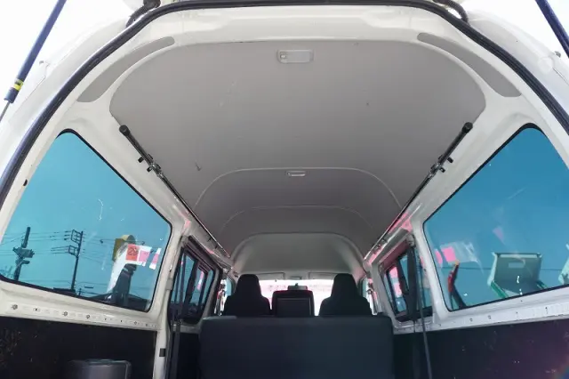 トヨタ ハイエースバン CBF-TRH200K(2WD)の写真17