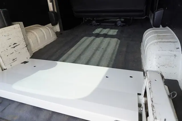 トヨタ ハイエースバン CBF-TRH200K(2WD)の写真18