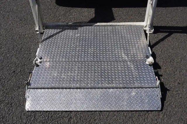 トヨタ ハイエースバン CBF-TRH200K(2WD)の写真19