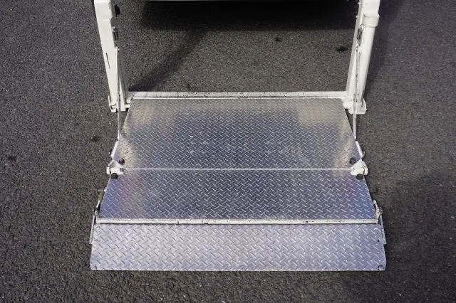 トヨタ ハイエースバン CBF-TRH200K(2WD)の写真19