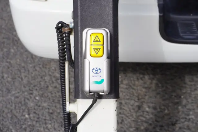 トヨタ ハイエースバン CBF-TRH200K(2WD)の写真20