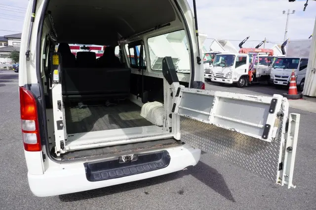 トヨタ ハイエースバン CBF-TRH200K(2WD)の写真23