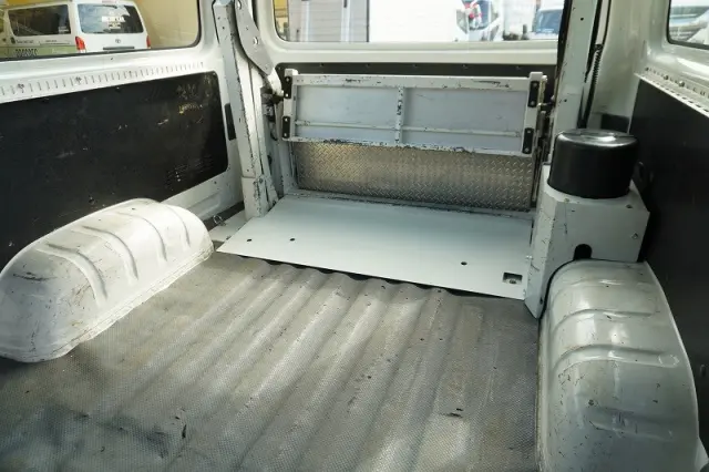 トヨタ ハイエースバン CBF-TRH200K(2WD)の写真24