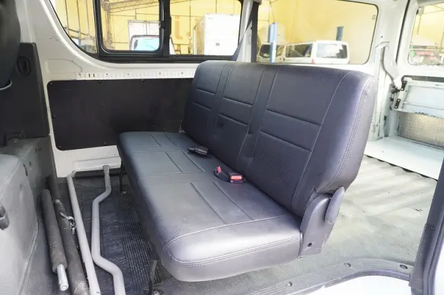 トヨタ ハイエースバン CBF-TRH200K(2WD)の写真25