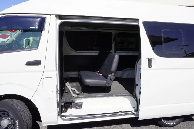 トヨタ ハイエースバン CBF-TRH200K(2WD)の写真26