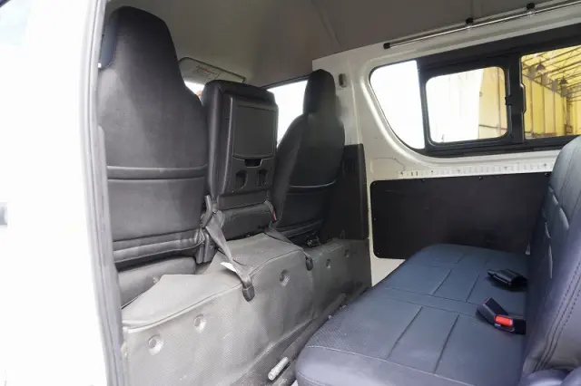 トヨタ ハイエースバン CBF-TRH200K(2WD)の写真26