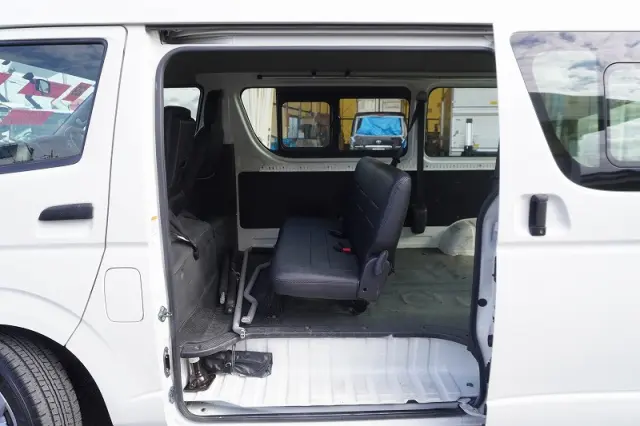 トヨタ ハイエースバン CBF-TRH200K(2WD)の写真27
