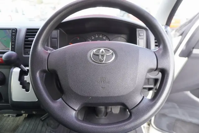 トヨタ ハイエースバン CBF-TRH200K(2WD)の写真28