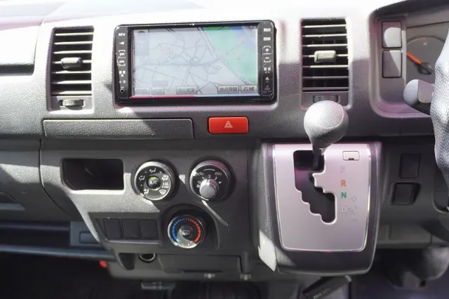 トヨタ ハイエースバン CBF-TRH200K(2WD)の写真31