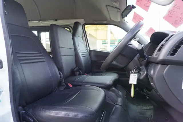 トヨタ ハイエースバン CBF-TRH200K(2WD)の写真35