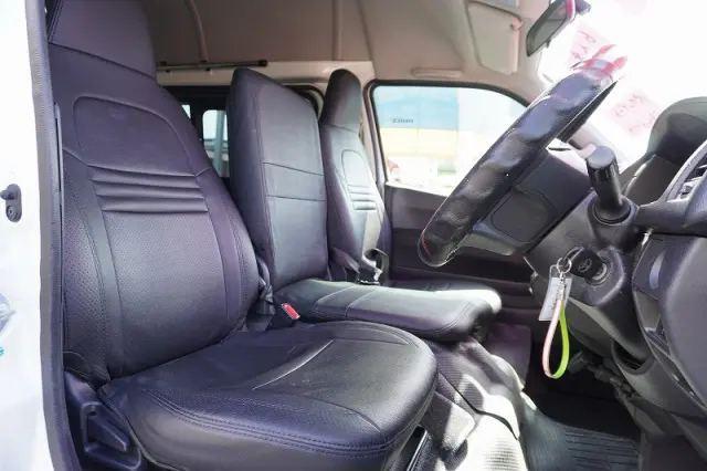 トヨタ ハイエースバン CBF-TRH200K(2WD)の写真36