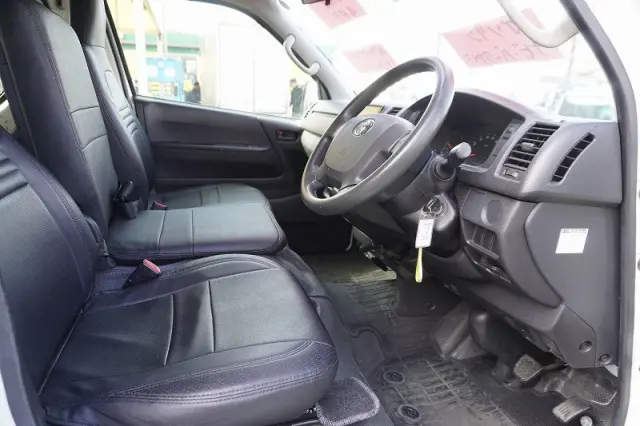 トヨタ ハイエースバン CBF-TRH200K(2WD)の写真36