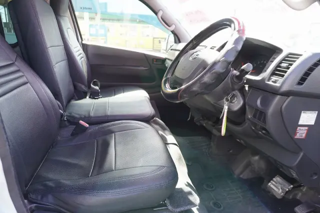 トヨタ ハイエースバン CBF-TRH200K(2WD)の写真37