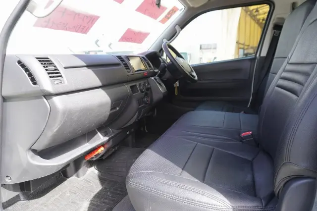 トヨタ ハイエースバン CBF-TRH200K(2WD)の写真37