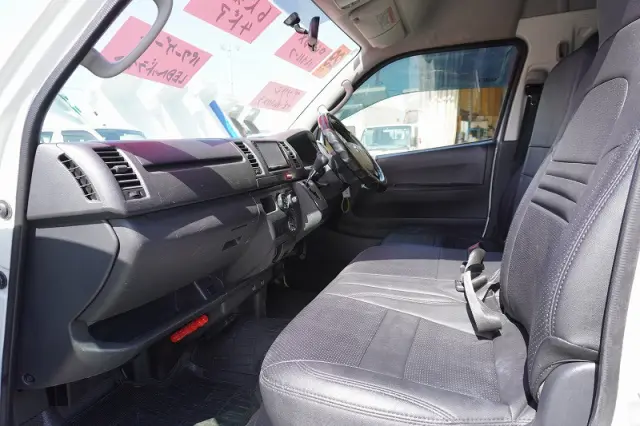トヨタ ハイエースバン CBF-TRH200K(2WD)の写真38