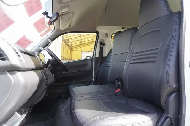 トヨタ ハイエースバン CBF-TRH200K(2WD)の写真38