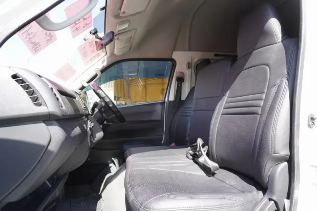 トヨタ ハイエースバン CBF-TRH200K(2WD)の写真39