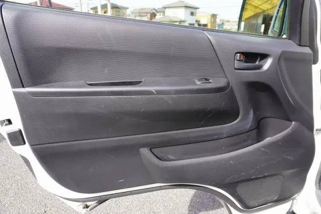 トヨタ ハイエースバン CBF-TRH200K(2WD)の写真39