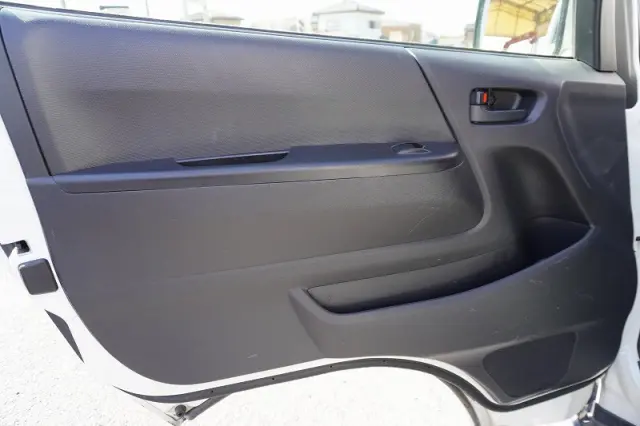 トヨタ ハイエースバン CBF-TRH200K(2WD)の写真40