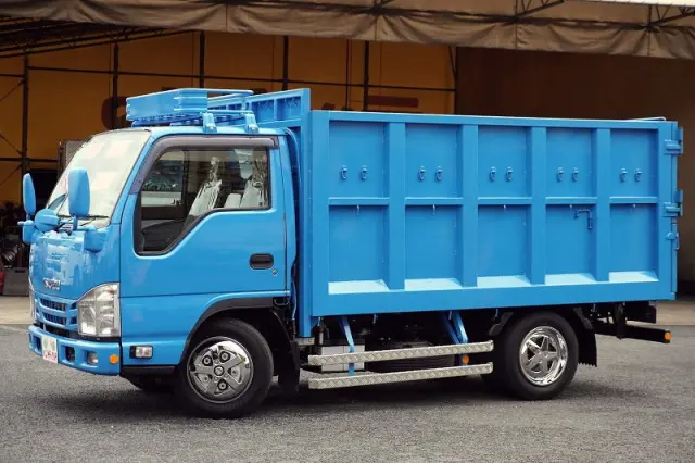 いすゞ エルフ TRG-NKR85A(2WD)の写真1