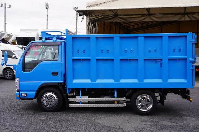 いすゞ エルフ TRG-NKR85A(2WD)の写真3