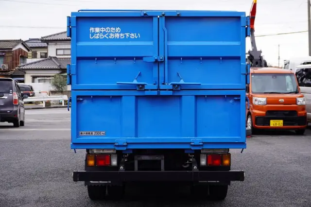 いすゞ エルフ TRG-NKR85A(2WD)の写真4