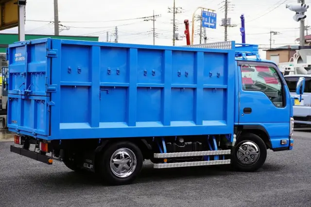 いすゞ エルフ TRG-NKR85A(2WD)の写真8