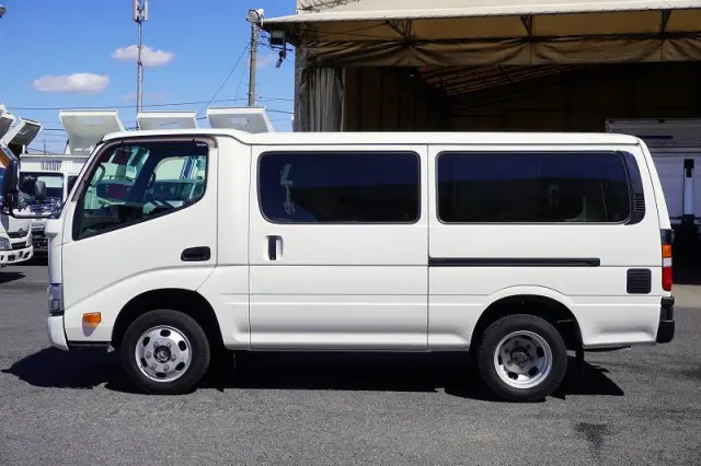 トヨタ ダイナ LDF-KDY241V(2WD)の写真3