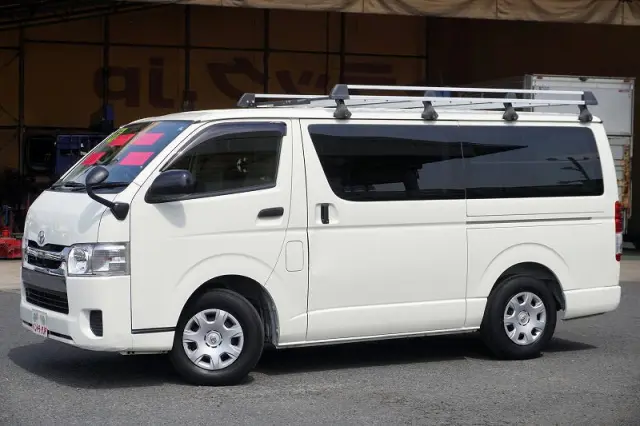 トヨタ ハイエースバン QDF-GDH201V(2WD)の写真1