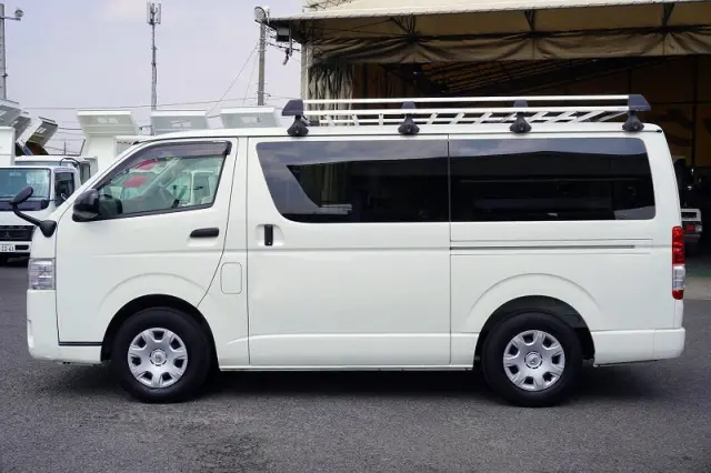 トヨタ ハイエースバン QDF-GDH201V(2WD)の写真3