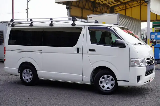 トヨタ ハイエースバン QDF-GDH201V(2WD)の写真6