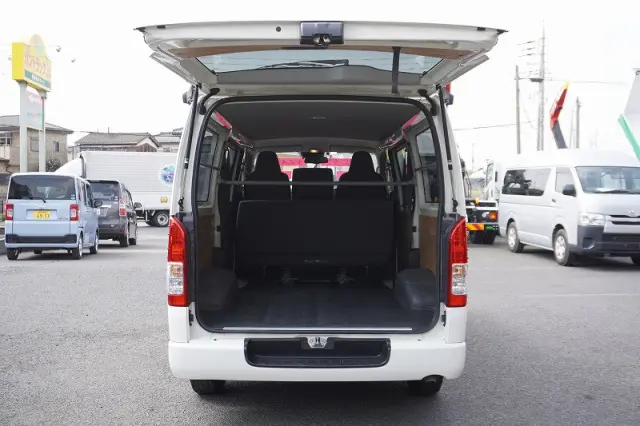 トヨタ ハイエースバン QDF-GDH201V(2WD)の写真14