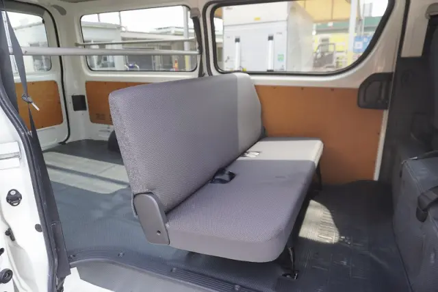 トヨタ ハイエースバン QDF-GDH201V(2WD)の写真21