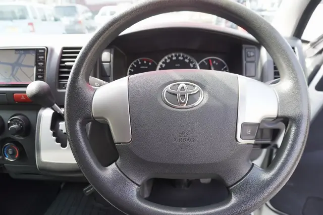 トヨタ ハイエースバン QDF-GDH201V(2WD)の写真24