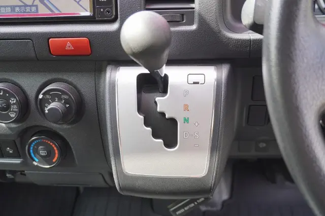 トヨタ ハイエースバン QDF-GDH201V(2WD)の写真25