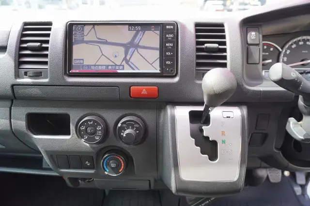 トヨタ ハイエースバン QDF-GDH201V(2WD)の写真26