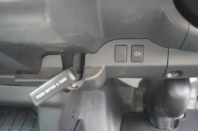 トヨタ ハイエースバン QDF-GDH201V(2WD)の写真28