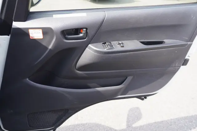 トヨタ ハイエースバン QDF-GDH201V(2WD)の写真30