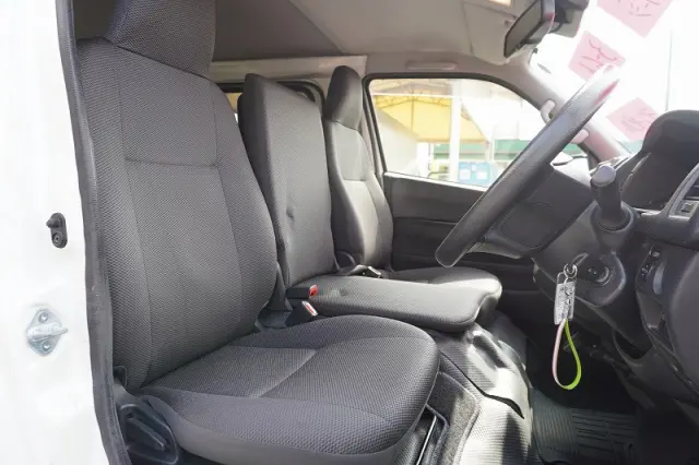 トヨタ ハイエースバン QDF-GDH201V(2WD)の写真31