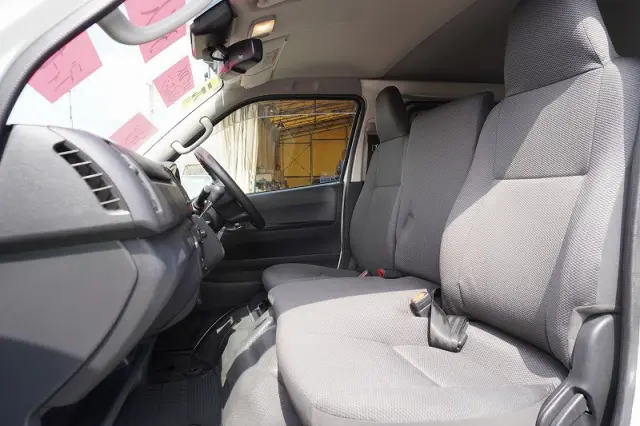 トヨタ ハイエースバン QDF-GDH201V(2WD)の写真34