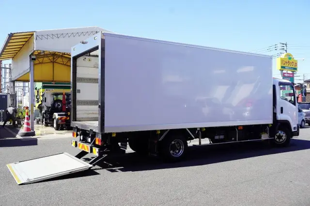 いすゞ フォワード 2PG-FRR90S1(2WD)の写真9