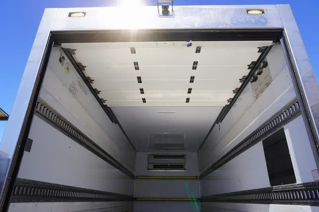 いすゞ フォワード 2PG-FRR90S1(2WD)の写真22